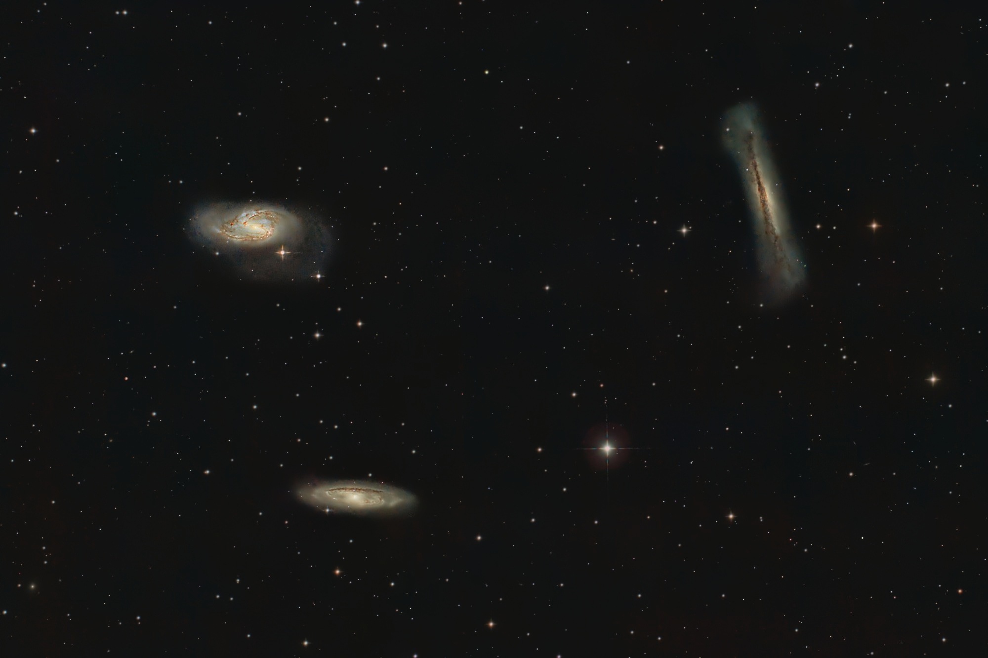 Triplet (M65, M66, NGC3628) v souhvězdí Lva. Foceno 5.4.,3.5. a 6.5.2021.